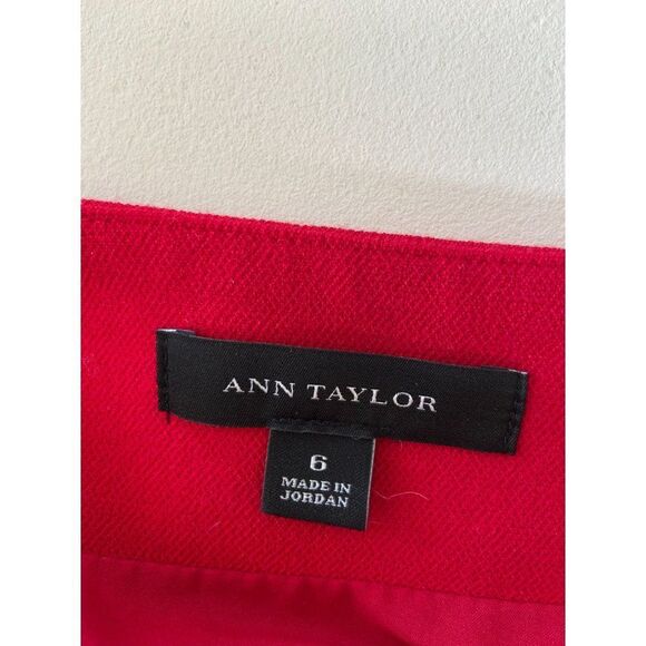 Red Ann Taylor Skirt (Size 6) - Picture 2 of 4